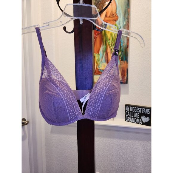 *NEW* Incredible by Victoria Secret Plunge Bra *34DD* - Picture 1 of 4